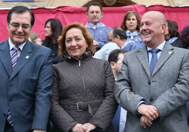 Autoridades en la Tribuna