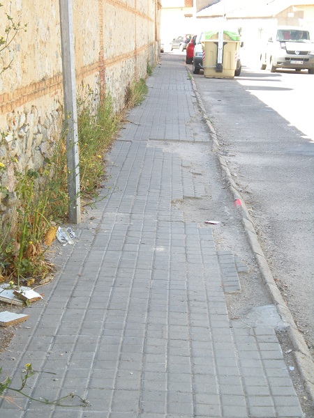 Accesibilidad en la Travesa del Olivo - Reparacin completa de acerados y conduccin de agua potable.