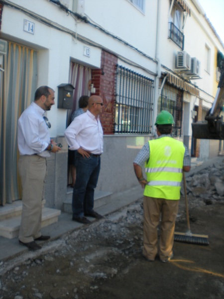 Accesibilidad en la Travesa del Olivo - Reparacin completa de acerados y conduccin de agua potable.