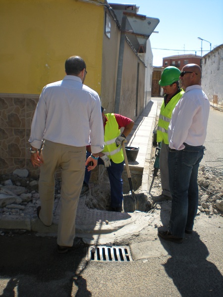 Accesibilidad en la Travesa del Olivo - Reparacin completa de acerados y conduccin de agua potable.