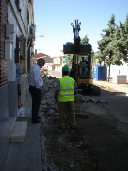 Accesibilidad en la Travesa del Olivo - Reparacin completa de acerados y conduccin de agua potable.