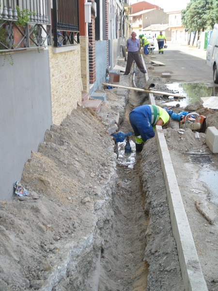 Accesibilidad en la Travesa del Olivo - Reparacin completa de acerados y conduccin de agua potable.
