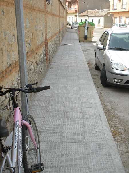 Accesibilidad en la Travesa del Olivo - Reparacin completa de acerados y conduccin de agua potable.