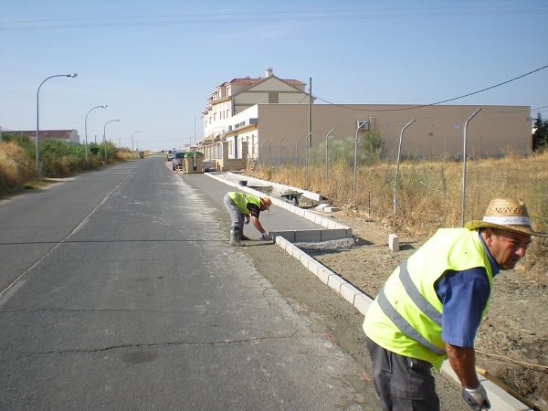 Accesibilidad C/Manzaneque - Creacin de acerado hasta el Tanatorio y aparcamientos.