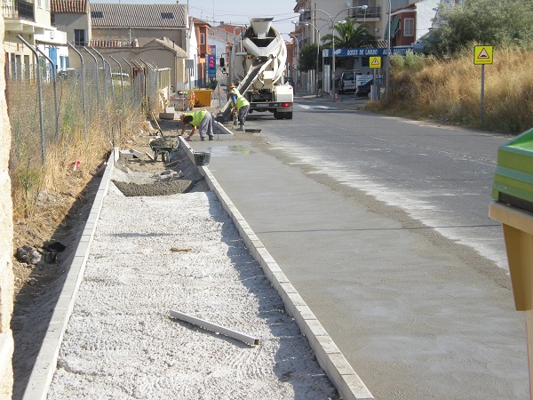 Accesibilidad C/Manzaneque - Creacin de acerado hasta el Tanatorio y aparcamientos.