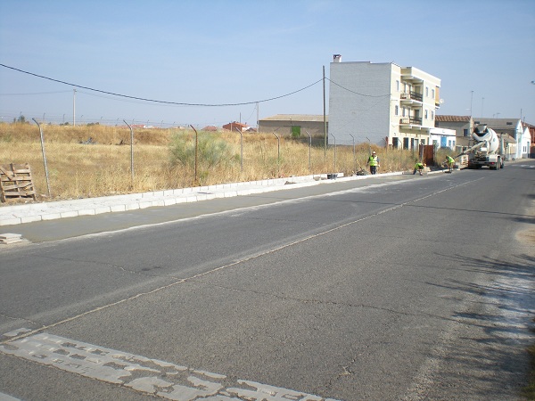 Accesibilidad C/Manzaneque - Creacin de acerado hasta el Tanatorio y aparcamientos.