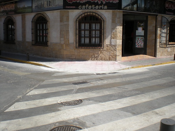 Accesibilidad para Pasos de Peatones - C/Ciudad de Martos / Glorieta de Eusebio Mndez.