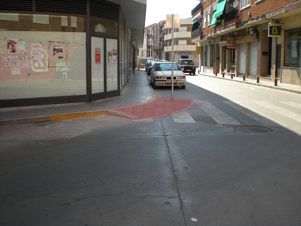 Accesibilidad para Pasos de Peatones - C/Ciudad de Martos / Plaza Toneleros.