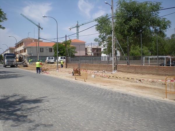 Adecuacin Paseo de las Delicias - Replanteo y movimientos de tierra frente al Colegio Jos Ramn Villa.