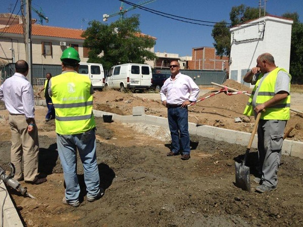 Adecuacin Paseo de las Delicias - Visita de nuestro Alcalde, Emilio Bravo, junto al Concejal de Obras y Urbanismo, Alvaro Valero a las obras.