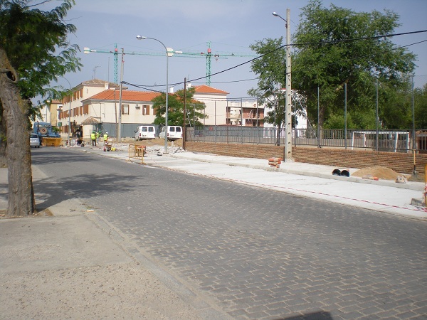Adecuacin Paseo de las Delicias - Imagen de las nuevas plazas de aparcamiento creadas frente al Colegio Jos Ramn Villa.
