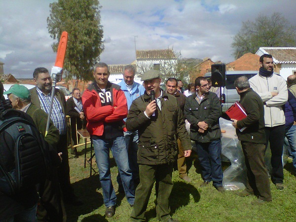 Nuestro Alcalde, Emilio Bravo, felicita a los ganadores y agradece la participacin a todos los presentes.