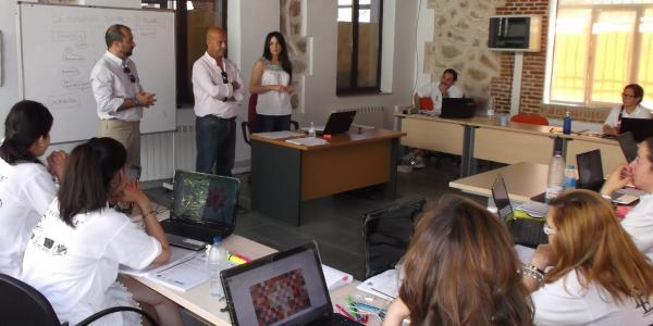 Nuestro Alcalde junto a los alumnos del Taller de Empleo de E-Commerce