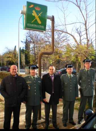 Imagen de la visita del Subdelegado del Gobierno y nuestro alcalde al Cuartel de la Guardia Civil.