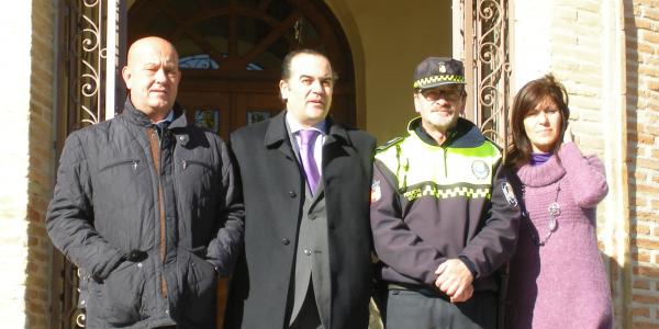 De izquierda a derecha: nuestro Alcalde, el Subdelegado del Gobierno, el Jefe de la policia Local y la Concejal de Seguridad Ciudadana.