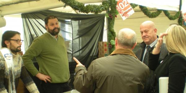 Visita al stand de La Kalobnra y La Zafra durante Inauguracin de Tapaterapia 2012