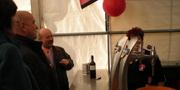 Visita al stand de Rincn Chileno durante Inauguracin de Tapaterapia 2012